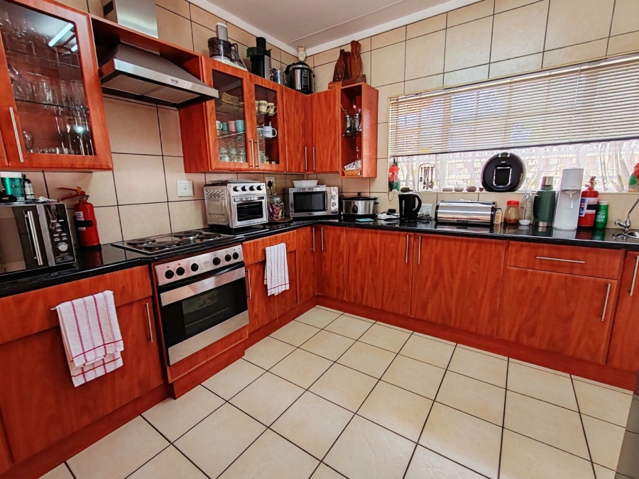 3 Bedroom Property for Sale in Van Der Hoff Park North West